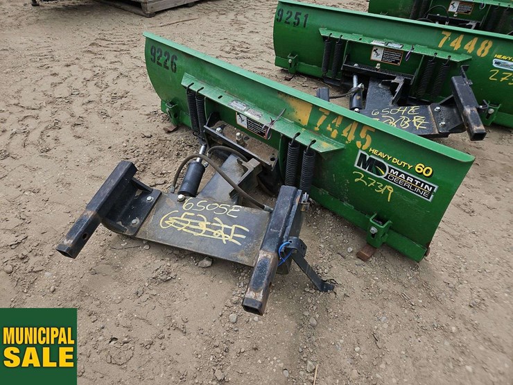 john-deere-60in-front-blade-image-2