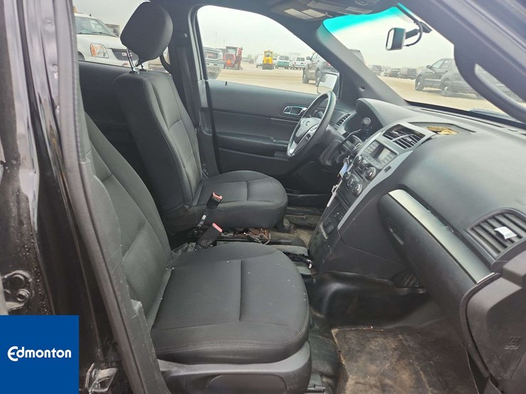 2015-ford-explorer-image-17