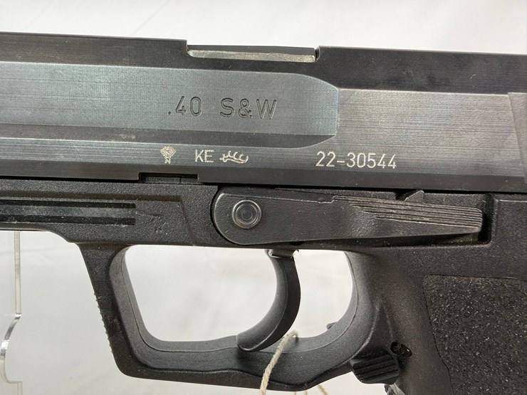 #5-•-heckler-&-koch-usp-40-s&w-pistol-22-30544-image-6