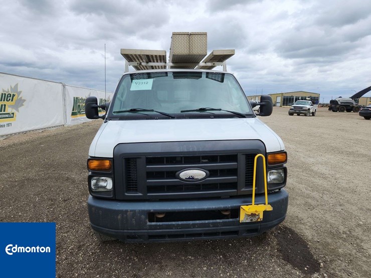 2014-ford-cargo-image-19