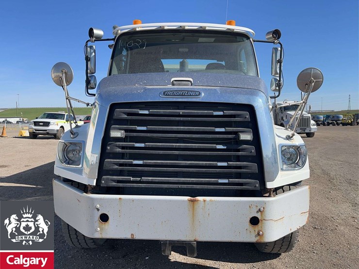 2015-freightliner-114sd-image-9