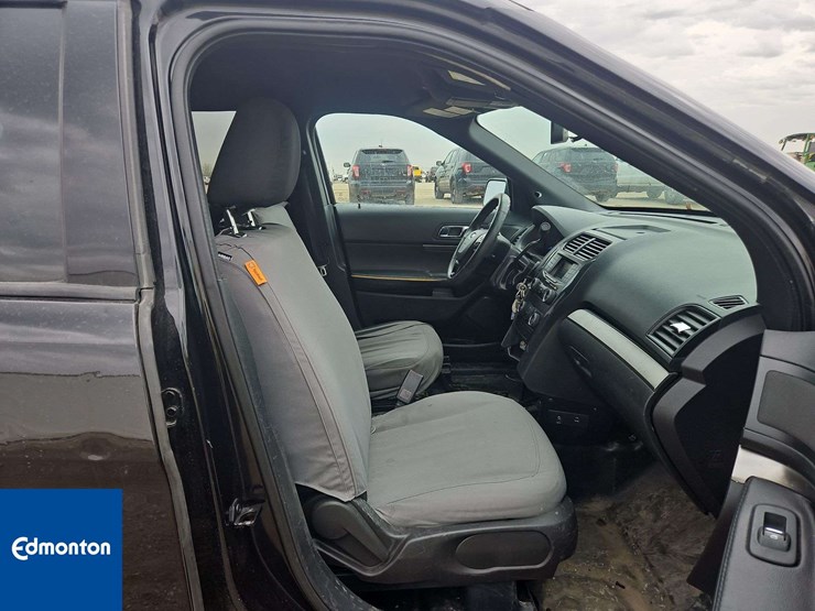 2019-ford-explorer-image-38