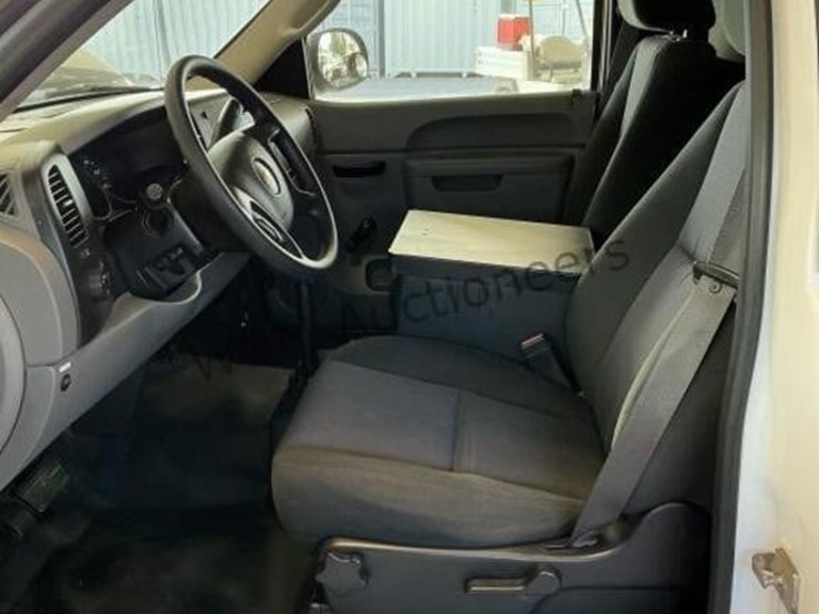 2012-chevrolet-silverado-1500-image-21
