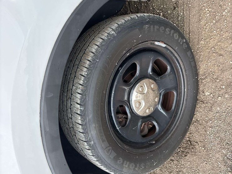 2017-ford-explorer-image-24