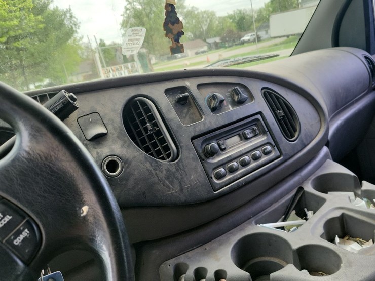 2000-ford-e250-image-53
