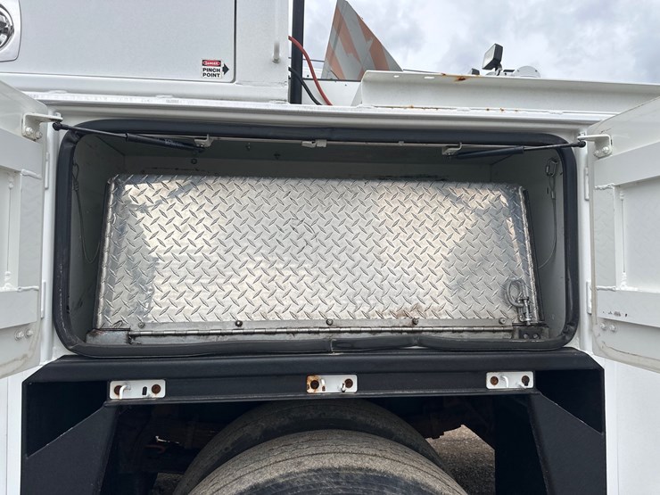 2010-international-durastar-4300-image-16