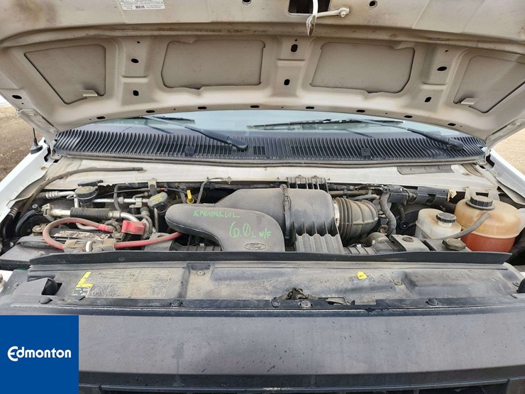 2010-ford-cargo-image-25