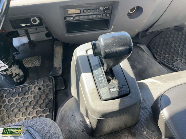 2006-gmc-t7500-image-17