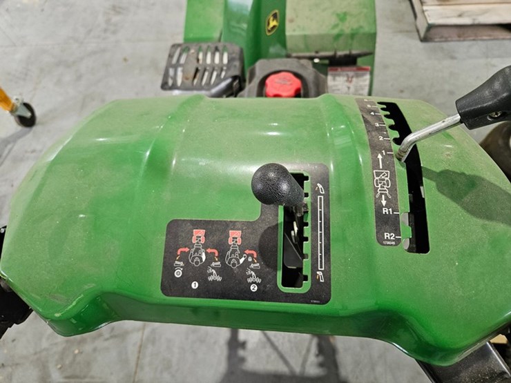 #6278-•-john-deere-1028-self-propelled-snow-blower-image-14