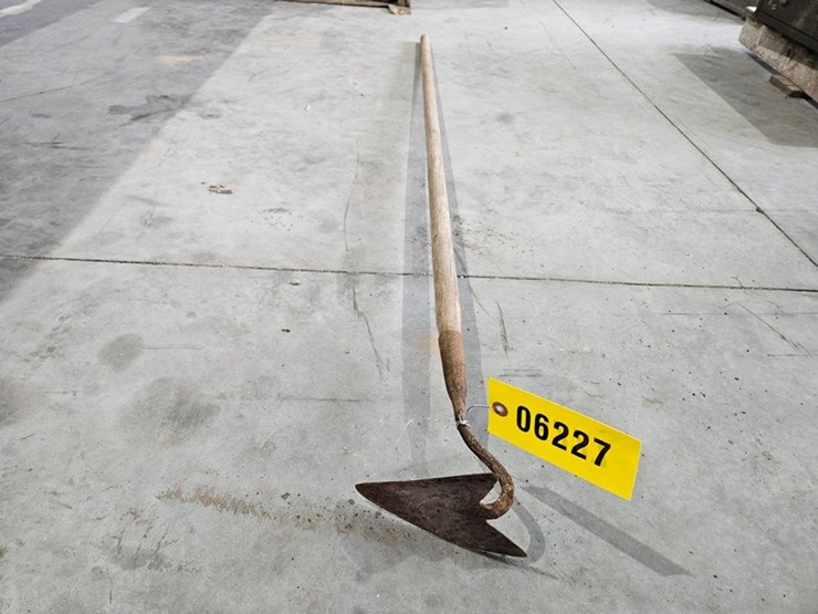 #6227-•-wood-handle-culitvator-image-4