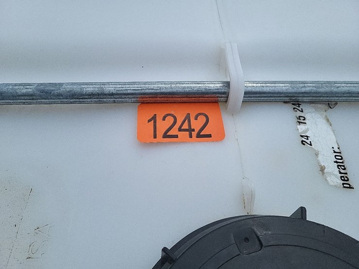 tote-w/valve---tag-#1242-image-2