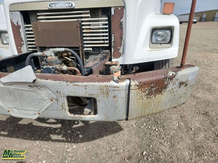 1999-freightliner-fl70-image-30