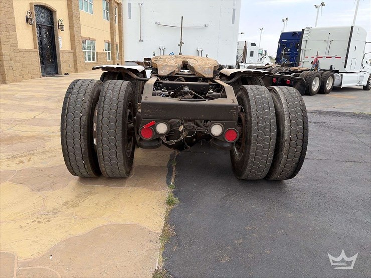 2013-peterbilt-367-image-26