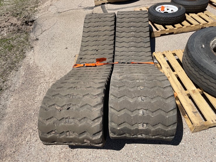 #8786-•-set-of-rubber-skidsteer-tracks-image-2