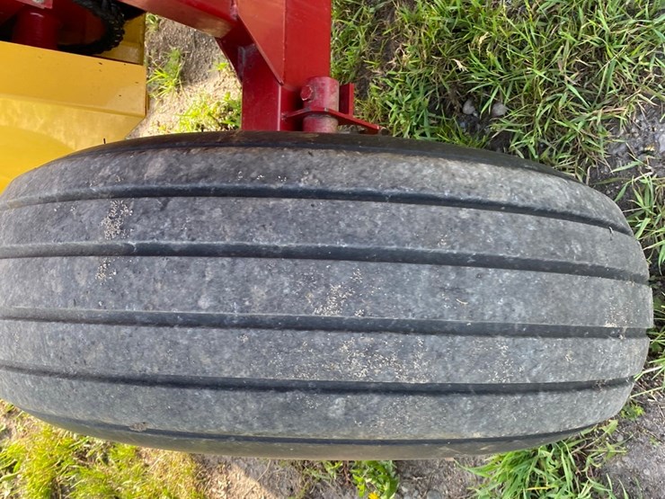 new-holand-7050-4x4-rd-baler-image-41