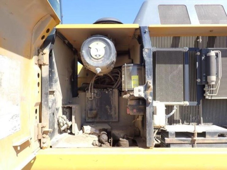 2017-deere-250g-lc-image-67