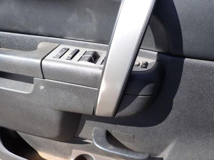 2014-chevrolet-silverado-3500hd-image-17