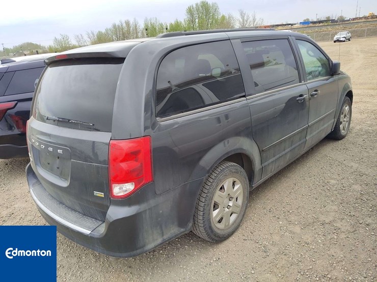 2012-dodge-grand-caravan-image-10