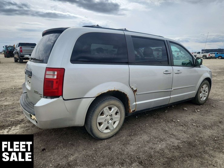 2010-dodge-grand-caravan-image-4