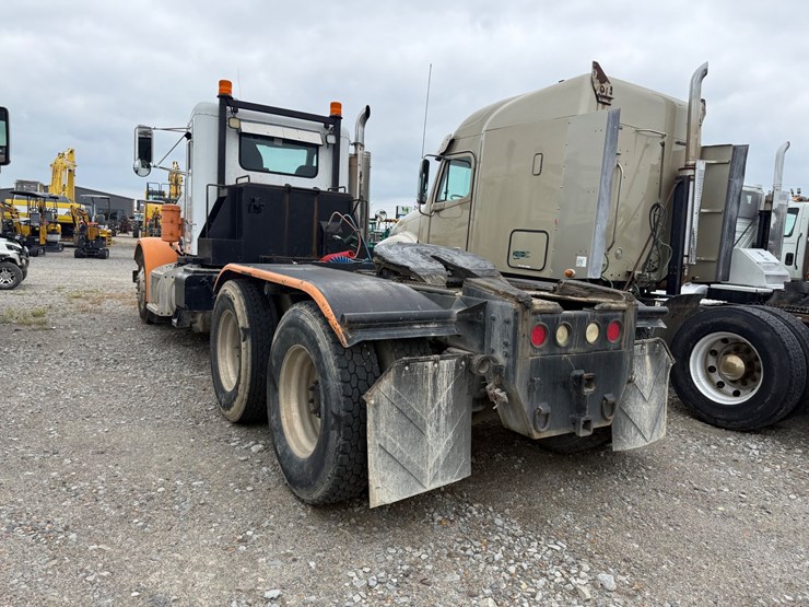 peterbilt-357-image-4
