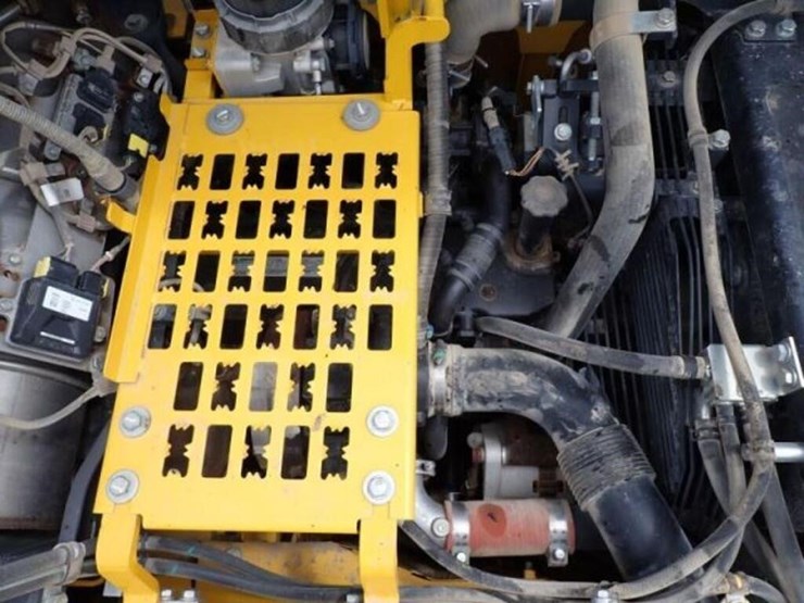 2022-komatsu-pc210-lc-11-image-78