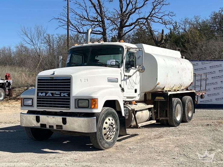 2004-mack-ch613-image-1