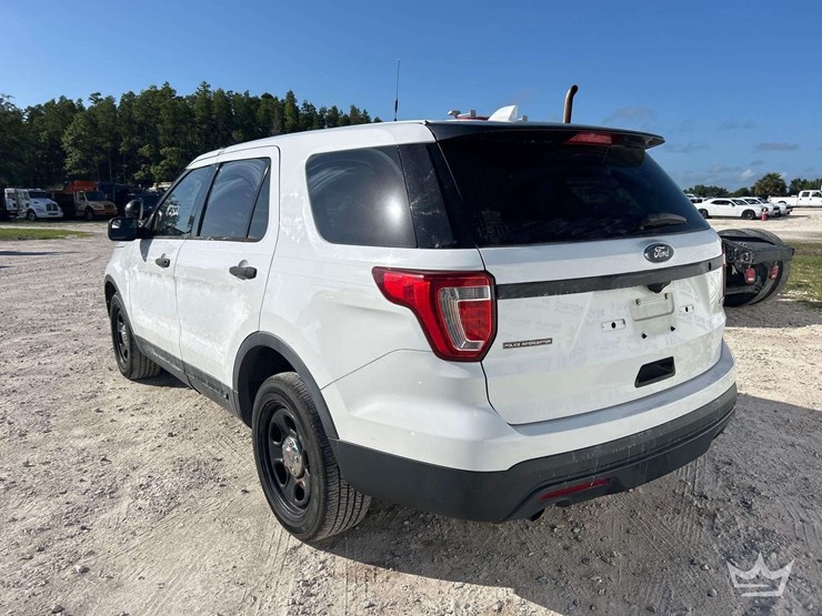 2016-ford-explorer-image-4