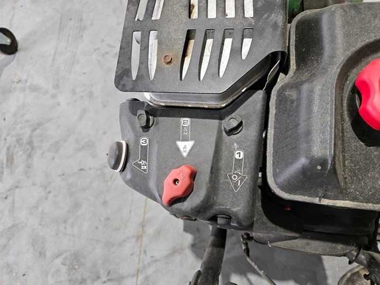 #6278-•-john-deere-1028-self-propelled-snow-blower-image-13