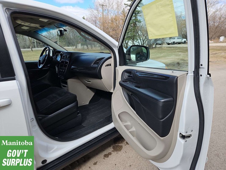 2014-dodge-grand-caravan-image-26