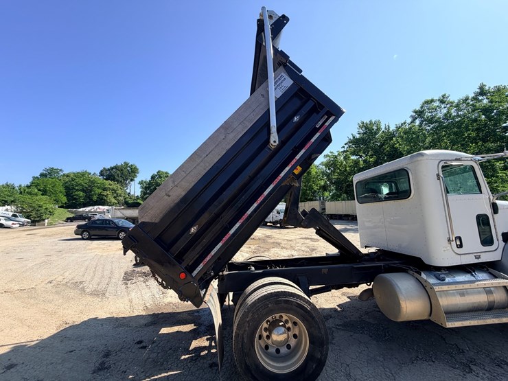 2006-peterbilt-335-image-55