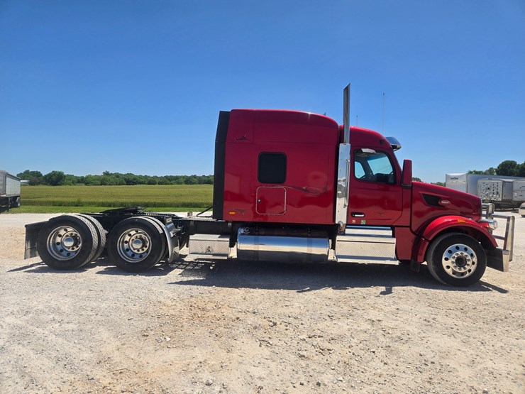 2023-peterbilt-567-image-23