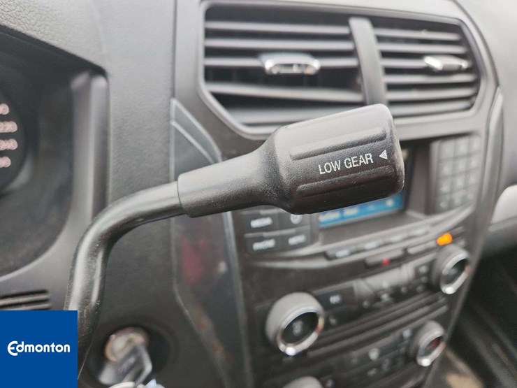 2018-ford-explorer-image-22