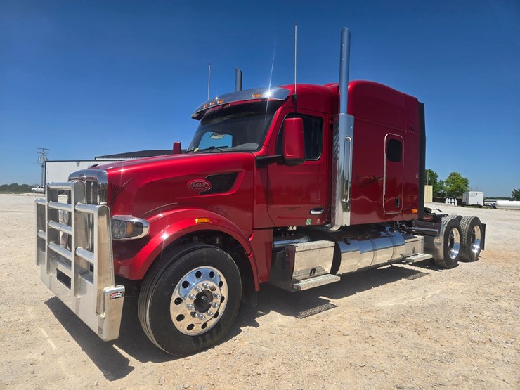 2023-peterbilt-567-image-3