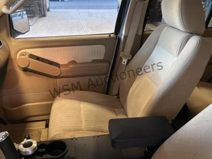 2009-ford-explorer-image-21