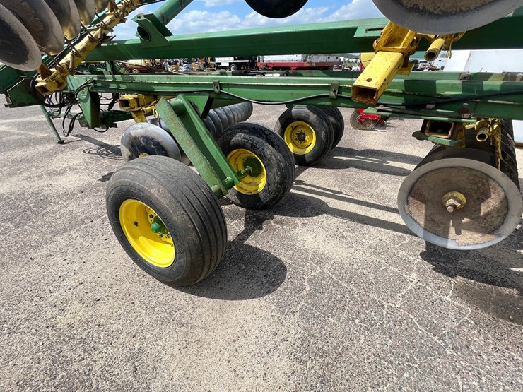 john-deere-220-image-15