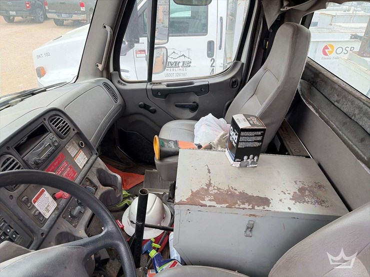 freightliner-m2-106-image-40