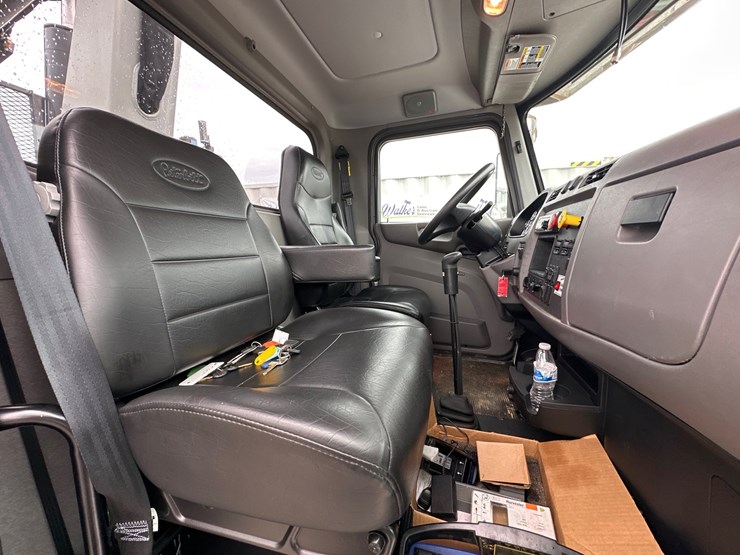 2020-peterbilt-348-image-6