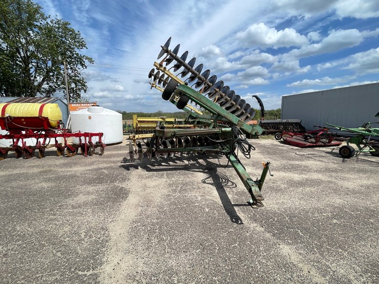 john-deere-220-image-2