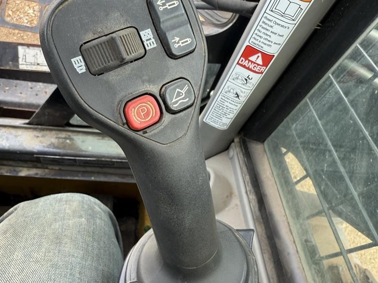 2021-new-holland-c332-image-30