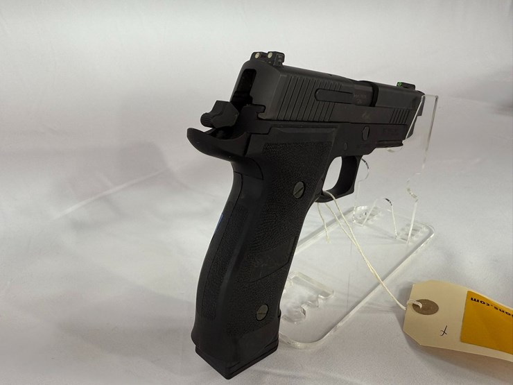 #17-•-sig-sauer-p226-9mm-pistol-uu768932-image-11