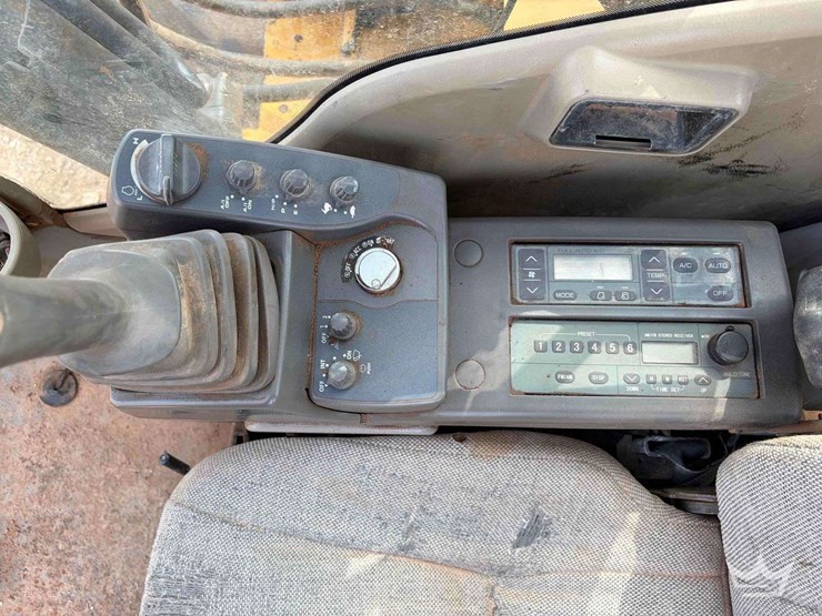 2007-deere-200d-lc-image-25