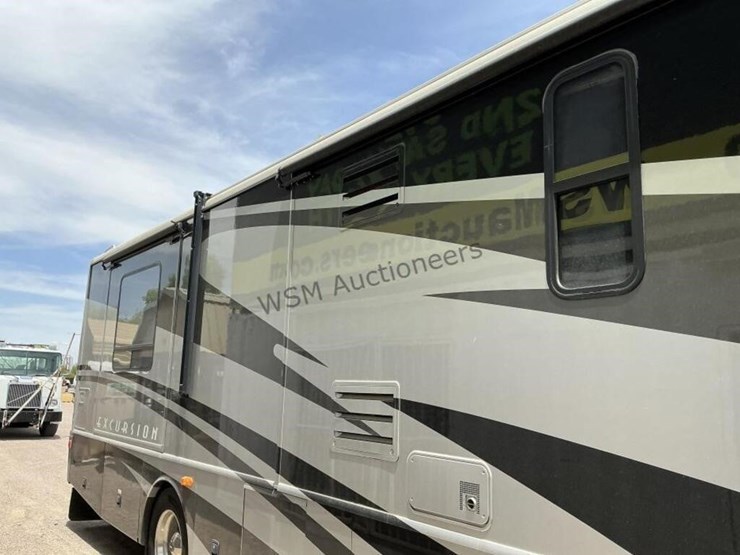2006-fleetwood-excursion-motorhome-image-15