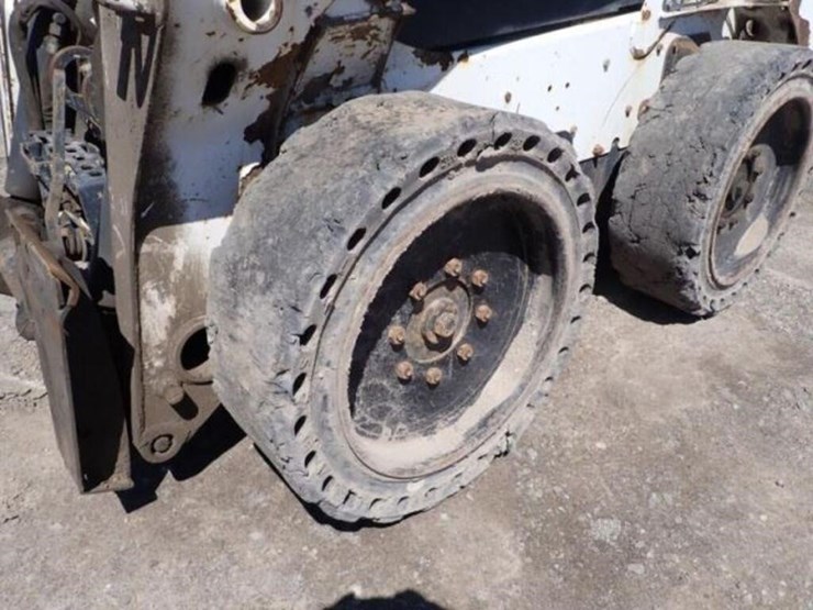 2014-bobcat-s590-image-23