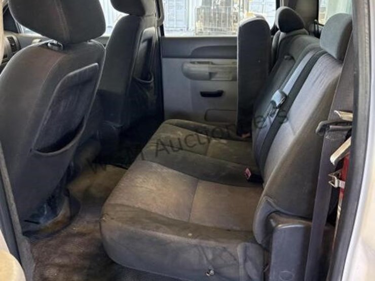 2014-chevrolet-silverado-2500hd-image-25