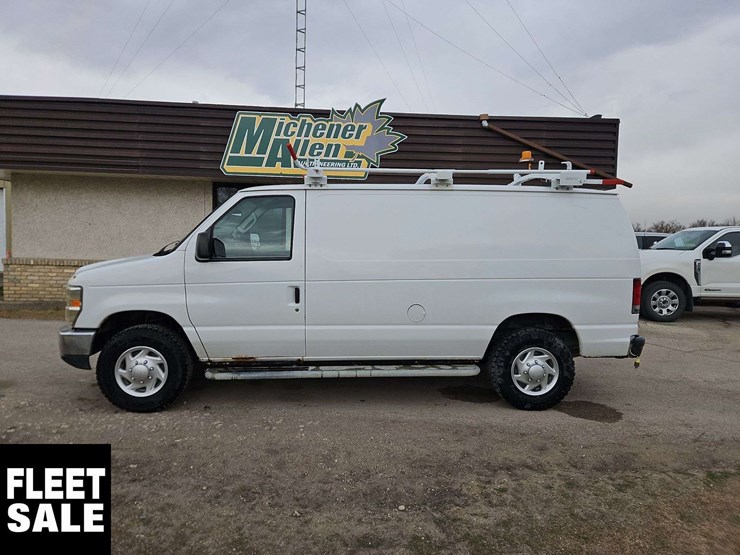 2013-ford-cargo-image-2