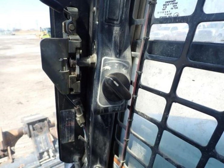 2014-bobcat-s590-image-13