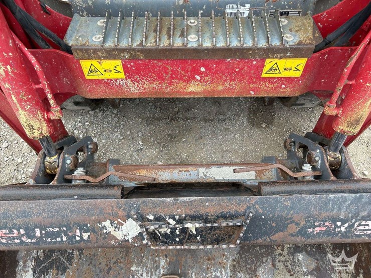skid-steer-image-19