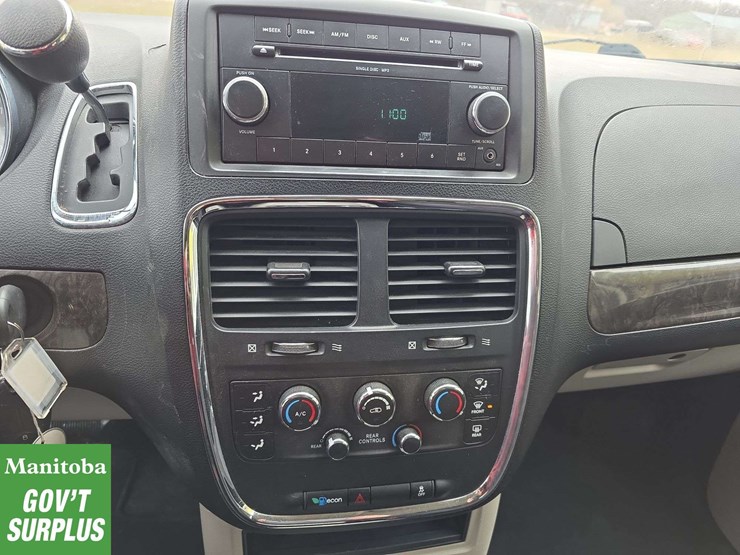 2011-dodge-grand-caravan-image-21