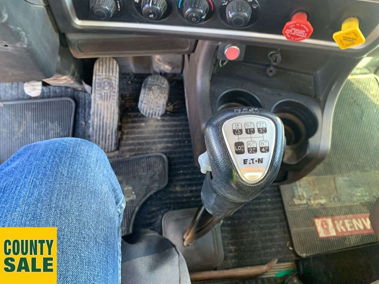 2011-kenworth-t800-image-19