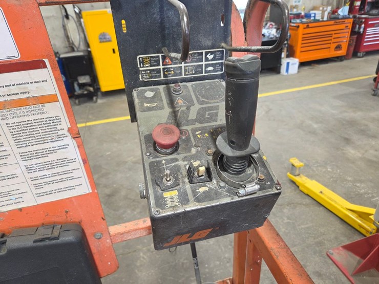1999-jlg-2032-e2-electric-scissor-lift-image-15